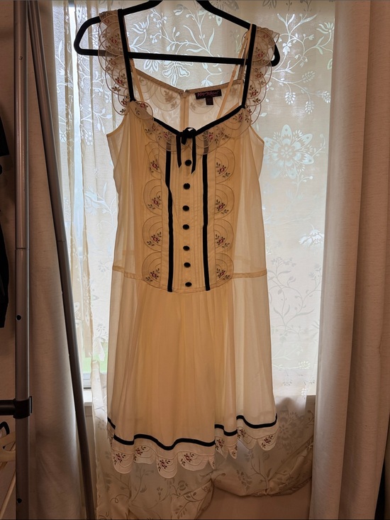 Betsey Johnson Dresses & Skirts - Betsey Johnson Floral Vintage lace Dress with matching slip